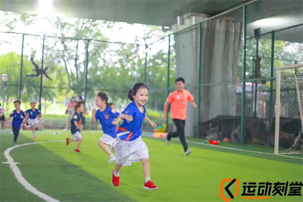 运动刻堂-儿童体育俱乐部,是一家主打儿童体育教育的综合性运动俱乐部