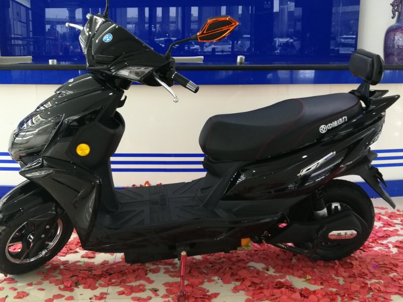 新一代“量子能电动车”面世投放市场