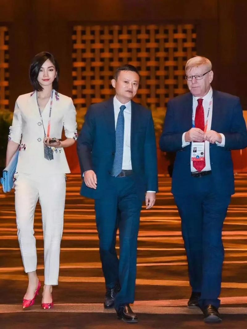 自称阿里离职女高管做微商被打脸:其实是被裁了
