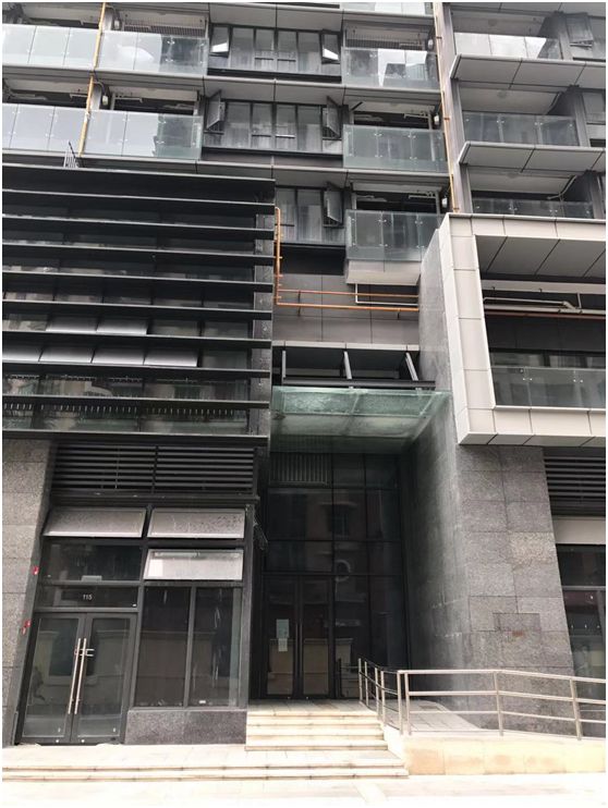 开发商捂盘、通宵排队抢房 深圳楼市真回暖了吗？