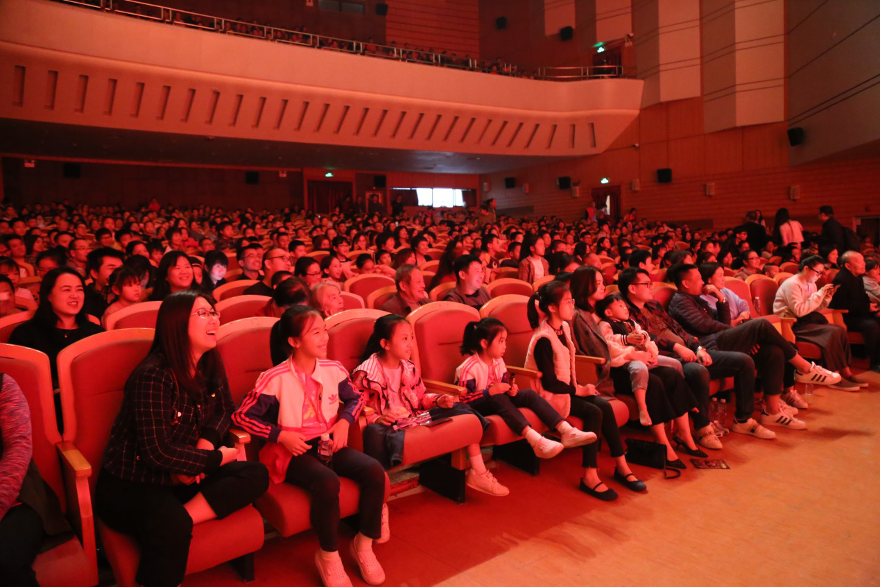 翁达智惊天魔法夜之澳妙之旅大型魔术晚会文创与艺术的融合